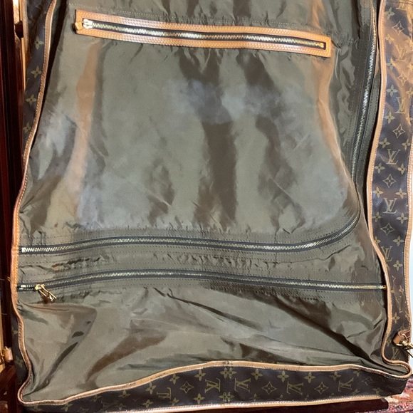 Louis Vuitton Malletier - Picture 6 of 9